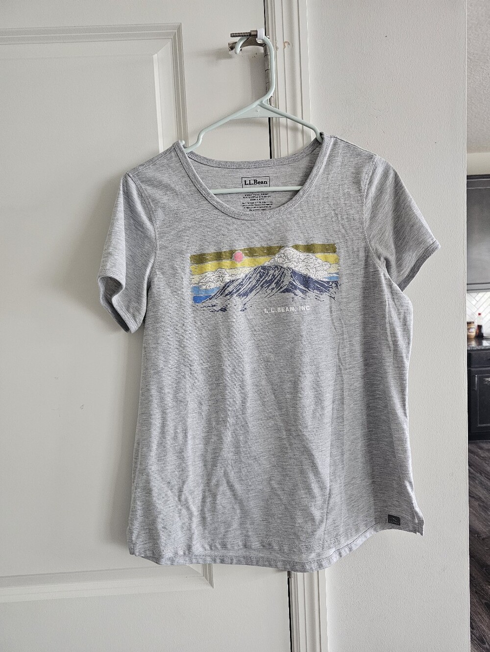L.L.Bean Graphic Tee Size Medium - Picture 2 of 4